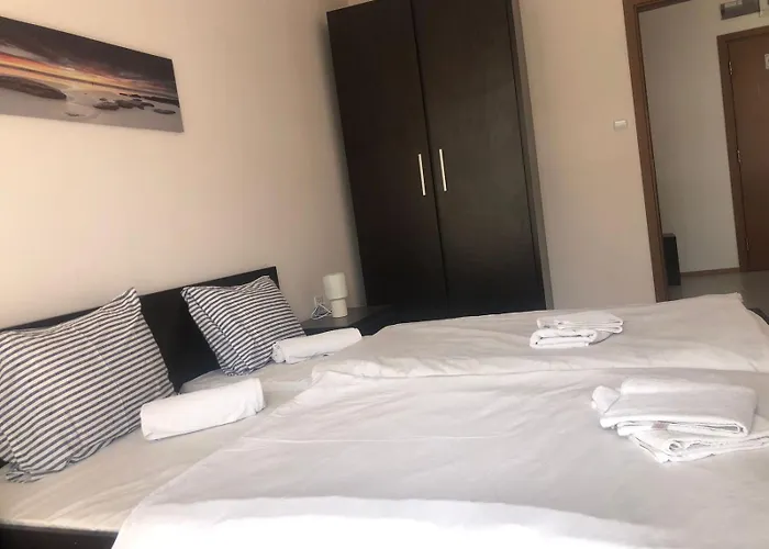 Lovely 3 New Furnished Kamelia Sunny 阳光海滩