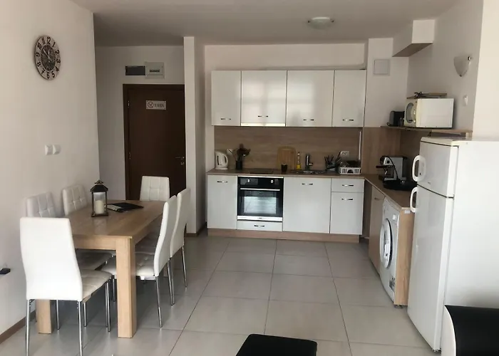 公寓 Lovely 3 New Furnished Kamelia Sunny 阳光海滩